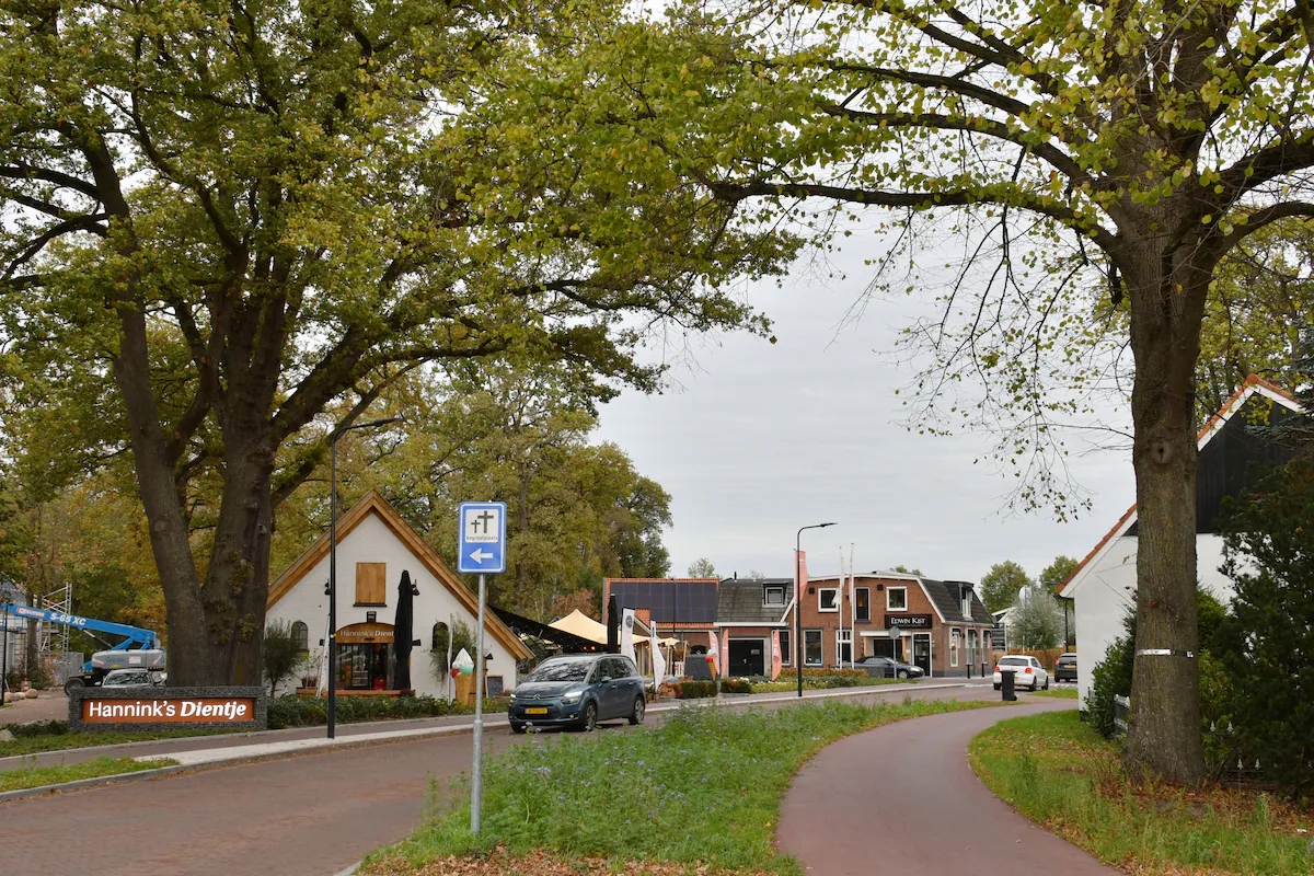 het-asfalt-is-weg-maar-verkeer-is-er-nog-steeds-in-usselo